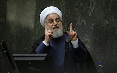 Le président Hassan Rouhani s'exprime devant le parlement à Téhéran, le 28 août 2018. (Crédit : AFP / ATTA KENARE)