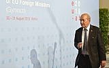 Le ministre des Affaires étrangères Jean-Yves le Drian arrive à une réunion informelle des chefs de la diplomatie européenne à Vienne, le 30 août 2018. (Crédit : AFP Photo/APA/Herbet Neubauer)