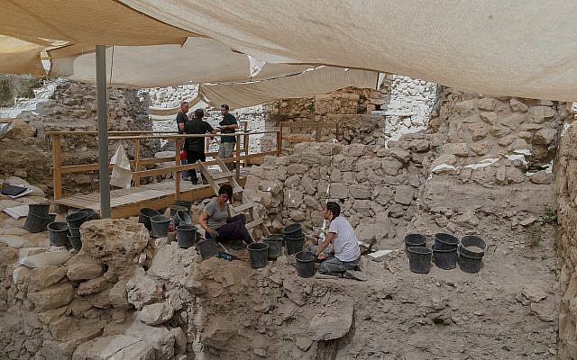 Les fouilles archéologiques dans le parking Givati ​​dans la ville de David. (Eliyahu Yannai, ville de David)