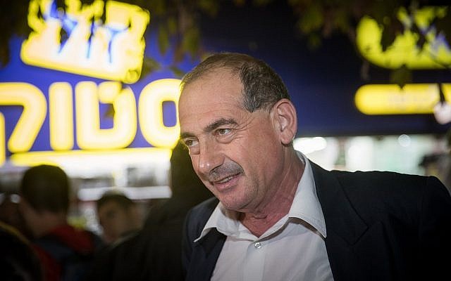 Le procureur Yossi Havilio, à Jérusalem, le 14 novembre 2017. (Crédit : Yonatan Sindel/Flash90)