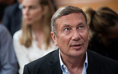 Nochi Dankner, ancien président du Groupe Israel Discount Bank, à la Cour Suprême de Jérusalem le 23 avril 2018. (Yonatan Sindel/Flash90)