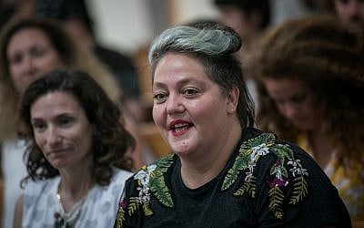 Chen Arieli, à droite, présidente de l'Association LGBT, le 25 juillet 2018 (Crédit : Yonatan Sindel/Flash90) Chen Arieli, à droite, présidente de l'Association LGBT, le 25 juillet 2018 (Crédit : Yonatan Sindel/Flash90)