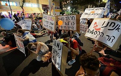 Des résidents du sud manifestent pour l'amélioration de la sécurité, à Tel Aviv, le18 août 2018. (Crédit : Gili Yaari/Flash90)