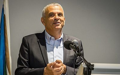 Le ministre des Finances Moshe Kahlon s'exprime à l'occasion d'une cérémonie, le 20 août 2018 (Crédit : Meir Vaknin/Flash90)