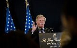 John Bolton lors d'une conférence de presse à Jérusalem, le 22 août 2018 (Crédit : Yonatan Sindel/Flash90)