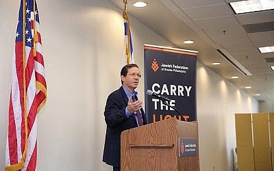 Isaac Herzog, le 8 août 2018 à la Fédération juive de Philadelphie, a appelé à l'unité et au pluralisme lors de sa première visite aux États-Unis en tant que président de l'Agence juive pour Israël. (Avec la permission de JAFI via JTA)