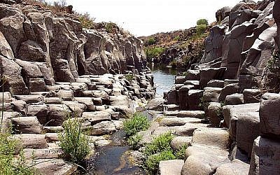 Photo illustrative de la rivière Yehudiya sur les hauteurs du Golan. (Phil Sussman / Flash90)