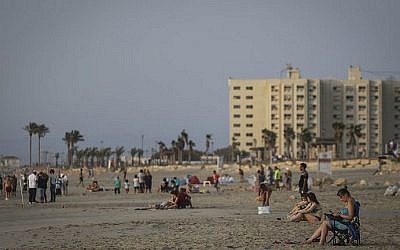 Image d’illustration : une plage près de Haïfa. (Hadas Parush / Flash90)