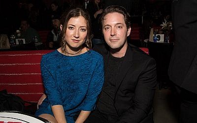 Beck Bennett avec Jessy Hodges lors de la fête de la première de "Barry" sur HBO’ à la NeueHouse Hollywood de Los Angeles, le 21 mars 2018 (Crédit : Emma McIntyre/Getty Images via JTA)