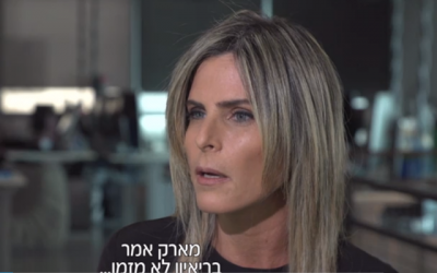 Adi Soffer-Teeni, PDG de Facebook Israël, accorde une interview à Hadashot diffusée le 12 août 2018. (Capture d'écran: Hadashot)