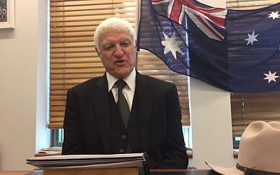 Bob Katter, chef du parti australien de Katter en Australie. (Crédit : Youtube)