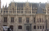 La Maison Sublime, à Rouen, à 130 kilomètres de Paris, abritait une yeshiva au 12e siècle. (Crédit : capture d'écran YouTube via JTA)