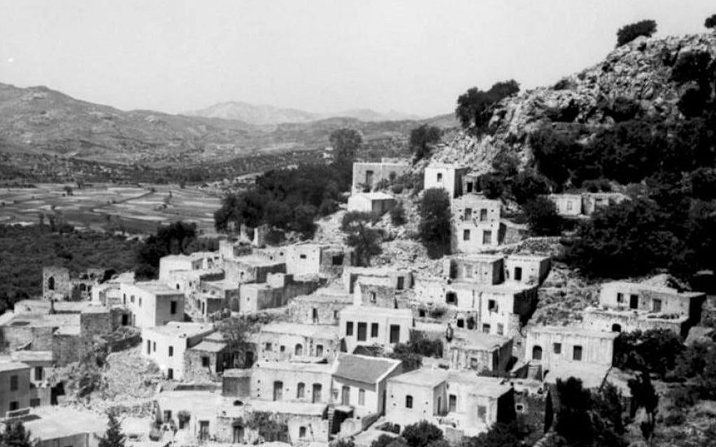 Vue de la côte sud de la Crète en juin 1943. (Archives fédérales allemandes/Wikimedia Commons/via JTA) Vue de la côte sud de la Crète en juin 1943. (Archives fédérales allemandes/Wikimedia Commons/via JTA)