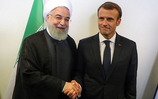 Le président français Emmanuel Macron, (à droite), rencontre son homologue iranien Hassan Rouhani, en marge de l'Assemblée générale de l'ONU à New York, le 25 septembre 2018. (Crédit : AFP PHOTO / ludovic MARIN) Le président français Emmanuel Macron, (à droite), rencontre son homologue iranien Hassan Rouhani, en marge de l'Assemblée générale de l'ONU à New York, le 25 septembre 2018. (Crédit : AFP PHOTO / ludovic MARIN)