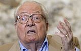 Le fondateur du Front National de l'extrême-droite française et son ancien chef Jean-Marie Le Pen durant une conférence de presse, à Mormant, à proximité de Paris. (Crédit : Geoffroy Van Der Hasselt/AFP Photo)