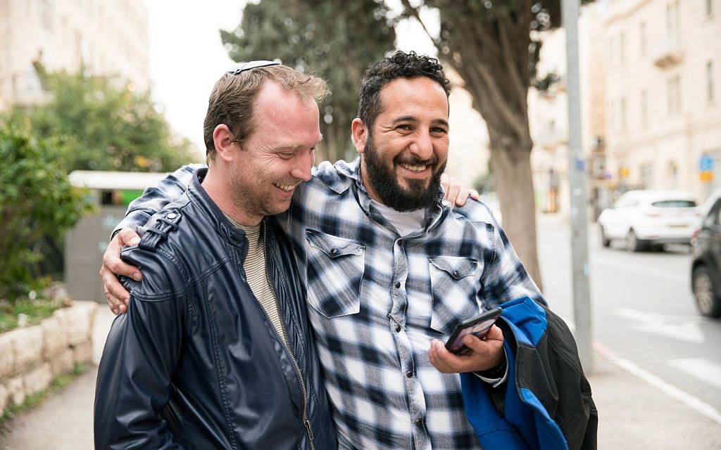 Des participants au "salon des professeurs", un projet de coexistence qui rassemble des groupes d’enseignants juifs et arabes. (Crédit :Dana Tal-El)