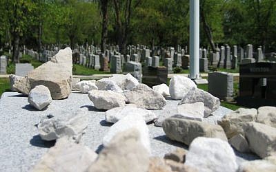 Photo d'illustration. Cimetière juif aux Etats-Unis (Crédit : Andrew Ratto/Flickr/CC BY 2.0)