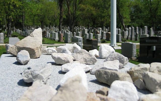 Photo d'illustration. Cimetière juif aux Etats-Unis (Crédit : Andrew Ratto/Flickr/CC BY 2.0)