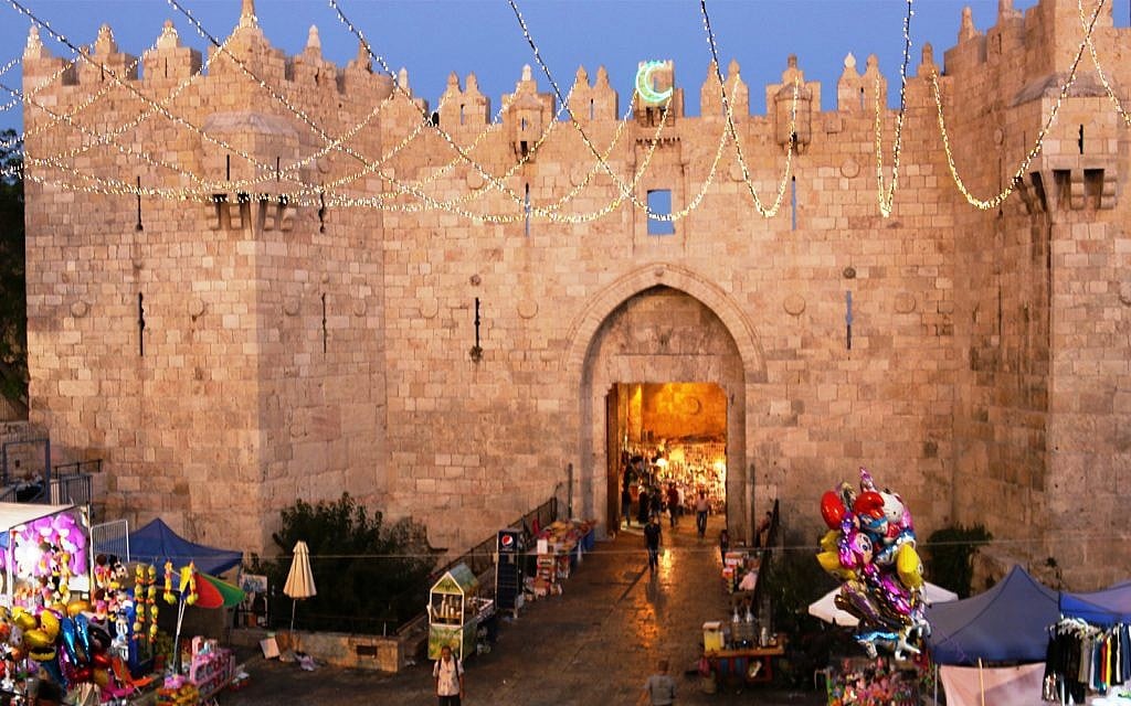 La porte de Damas de nuit. (Crédit : Shmuel Bar-Am)