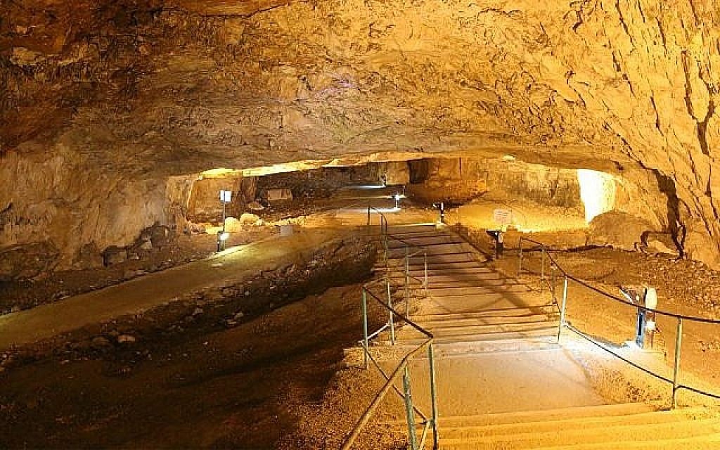 La grotte de Sédécias. (Crédit : Shmuel Bar-Am)