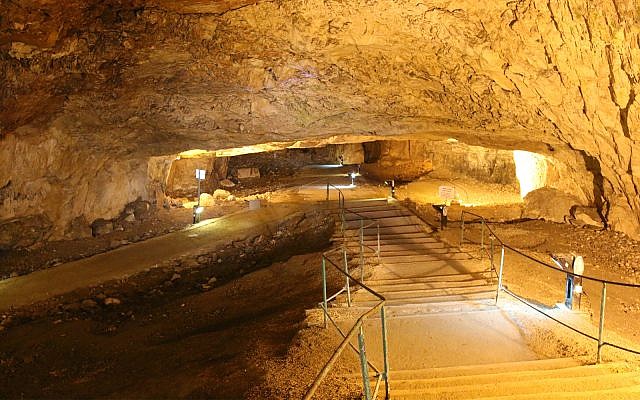 La grotte de Sédécias. (Crédit : Shmuel Bar-Am)
