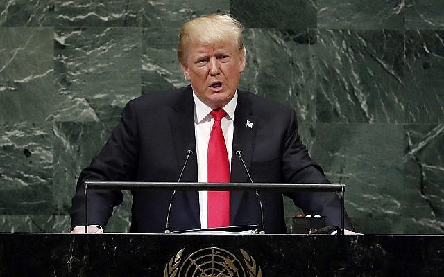 Le président Donald Trump prend la parole à la 73ème session de l’Assemblée générale des Nations Unies, au siège des Etats-Unis, le mardi 25 septembre 2018. (Crédit : AP / Richard Drew) Le président Donald Trump prend la parole à la 73ème session de l’Assemblée générale des Nations Unies, au siège des Etats-Unis, le mardi 25 septembre 2018. (Crédit : AP / Richard Drew)