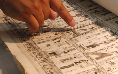 Présentation du  "Thesaurus Hyeroglyphicorum", un traité d'égyptologie datant de 1610, à Ajaccio, en Corse (Capture d'écran : YouTube)