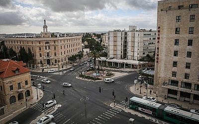Vue de la place de Paris à Jérusalem, à l’intersection des rues Agron, King George, Ramban et Azza. (Hadas Parush / Flash90)