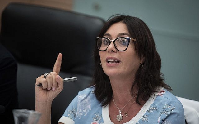 Miri Regev, ministre de la Culture et des Sports, assiste à une réunion du comité de la Culture, des Sports et de l'Education à la Knesset, le 2 juillet 2018. (Crédit : Hadas Parush/Flash90)