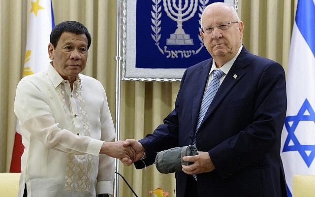 Reuven Rivlin (à droite) et le président des Philippines, Rodrigo Duterte, à Jérusalem, le 4 septembre 2018 (Crédit : Mark Neyman/GPO). Reuven Rivlin (à droite) et le président des Philippines, Rodrigo Duterte, à Jérusalem, le 4 septembre 2018 (Crédit : Mark Neyman/GPO).