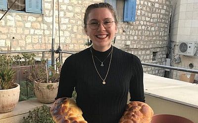 Julie Weinberg-Connors, 23 ans, est arrivée en Israël le 12 septembre 2018 pour une année d'études au Pardes Institute of Jewish Studies, à Jérusalem. (Crédit : Julie Weinberg-Connors via JTA)