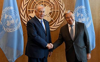Le Premier ministre israélien Benjamin Netanyahu et le secrétaire général de l'ONU, Antonio Guterres, à New York, le 27 septembre 2018. (Crédit : Avi Ohayon / GPO)
