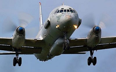 Un avion militaire russe Ilyushin IL-20 atterrit sur la base aérienne de Kubinka, le 3 juin 2011. (Crédit :  Artyom Anikeev/iStock/Getty Images)