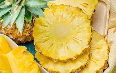 Photo d'illustration de tranches d'ananas (Crédit : Anusorn Sutapan; iStock by Getty Images)