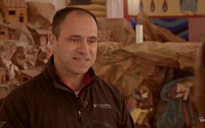 Shadi Khalloul veut créer une ville araméenne en Israël (Crédit: capture d'écran Passages/Youtube)