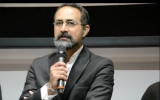 Le réalisateur iranien Vahid Jalilvand, lors de la présentation de son film "Cas de conscience" ("Bédouné tarikh, bedouné emza") à la Mostra de Venise en 2017. (Capture d'écran YouTube)