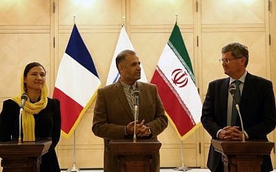 Philippe Bonnecarrere (à droite),président du groupe d'Amitié France-Iran au Sénat français, Kazem Jalali, président du groupe d'Amitié France-Iran au parlement iranien et Delphine O, présidente du groupe d'Amitié France-Iran à l'Assemblée nationale, durant une conférence de presse à Téhéran, le 21 octobre 2018. (Crédit: ATTA KENARE / AFP)