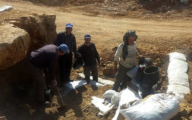 Les fouilles d'un site d'exécution de masse dans le quartier de la colonie russe de Jérusalem, été 2018 (Crédit : Kfir Arbiv/Autorité des antiquités israéliennes)