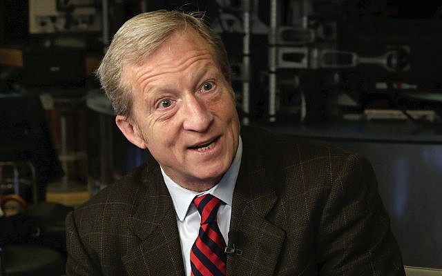Le milliardaire juif Tom Steyer, à la Bourse de New York, le 2 avril 2018. (Crédit : AP /Richard Drew, File)