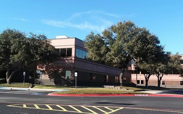 Les bureaux du rectorat du district de Garland, au Texas. (Crédit : CC BY-SA 4.0 Wikipedia/Frj)