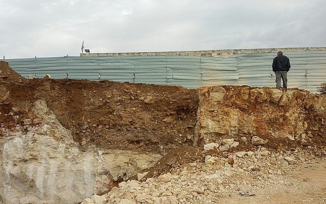 Les fouilles d'un site d'exécution de masse dans le quartier de la colonie russe de Jérusalem, été 2018 (Crédit : Kfir Arbiv/Autorité des antiquités israéliennes)