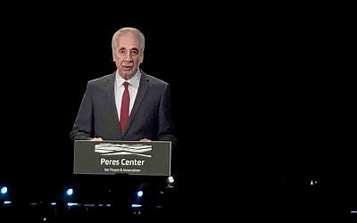 Un hologramme de Shimon Peres, au Sommet de l'Innovation, le 25 octobre 2018. (Crédit : Shoshanna Solomon/Times of Israel)
