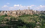 Vue du village italien de Pitigliano, en Toscane (Crédit; GiorgioPro/Wikimedia Commons)