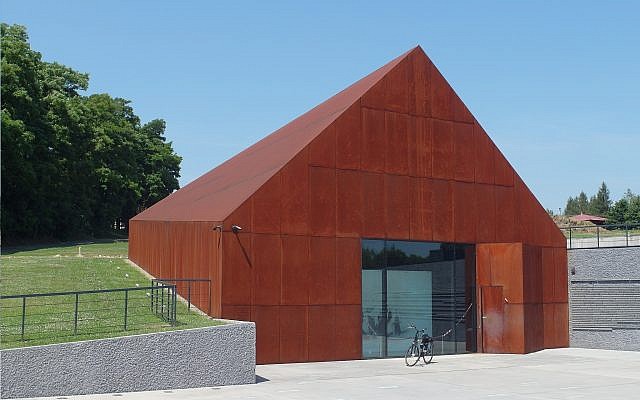 Le musée de la famille Ulma, consacré aux Polonais qui ont sauvé des Juifs pendant la Seconde guerre mondiale (Crédit : CC BY-SA 4.0 Wikipedia/ Maciej Szczepanczyk) Le musée de la famille Ulma, consacré aux Polonais qui ont sauvé des Juifs pendant la Seconde guerre mondiale (Crédit : CC BY-SA 4.0 Wikipedia/ Maciej Szczepanczyk)