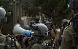 Opération de l'armée israélienne dans le village de Shuweika, en Cisjordanie, le 7 octobre 2018. (Crédit : armée israélienne)
