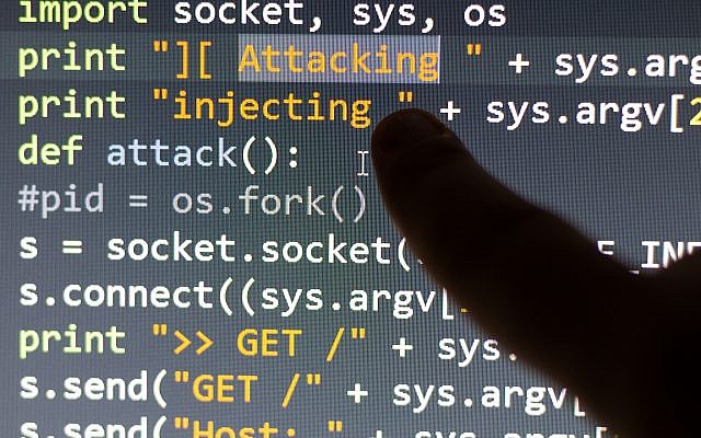Image d'illustration d'un code conceptuel de cyber-attaque. (Crédit : DaLiu/iStock by Getty images)