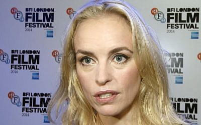 L'actrice Nina Hoss lors de l'avant-première de "Phoenix" (Crédit: capture d'écran Red Carpet News TV/Youtube)
