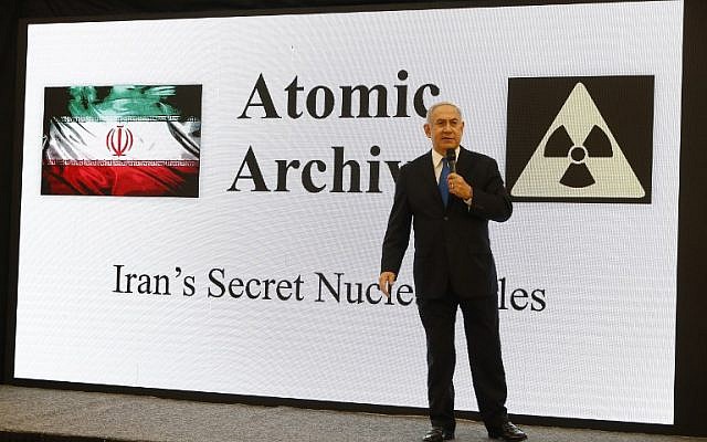 Le Premier ministre Benjamin Netanyahu, prononce un discours sur les archives iraniennes obtenues par le Mossad, documentant le programme nucléaire iranien, au ministère de la Défense à Tel Aviv le 30 avril 2018. (Crédit : AFP / Jack Guez) Le Premier ministre Benjamin Netanyahu, prononce un discours sur les archives iraniennes obtenues par le Mossad, documentant le programme nucléaire iranien, au ministère de la Défense à Tel Aviv le 30 avril 2018. (Crédit : AFP / Jack Guez)