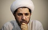 Le chef de l'opposition au Bahreïn Sheikh Ali Salman, le 20 novembre  2014. (Crédit : MOHAMMED AL-SHAIKH / AFP)