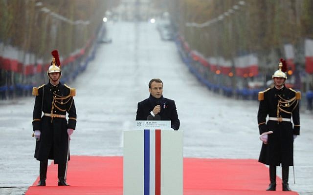 Le président français Emmanuel Macron prononce un discours à l'occasion des cérémonies du centenaire de la Première guerre mondiale., le 11 novembre 2018. (Crédit : Ludovic MARIN / POOL / AFP) Le président français Emmanuel Macron prononce un discours à l'occasion des cérémonies du centenaire de la Première guerre mondiale., le 11 novembre 2018. (Crédit : Ludovic MARIN / POOL / AFP)